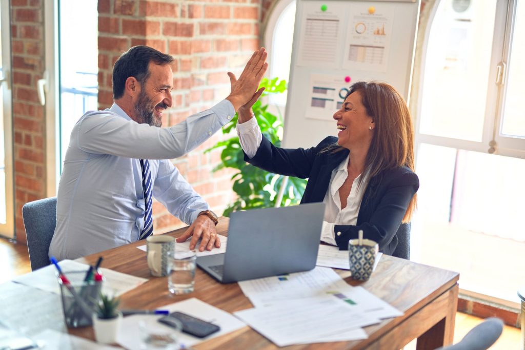 Interno studio Psicologo Axa con arredi moderni e atmosfera rilassante